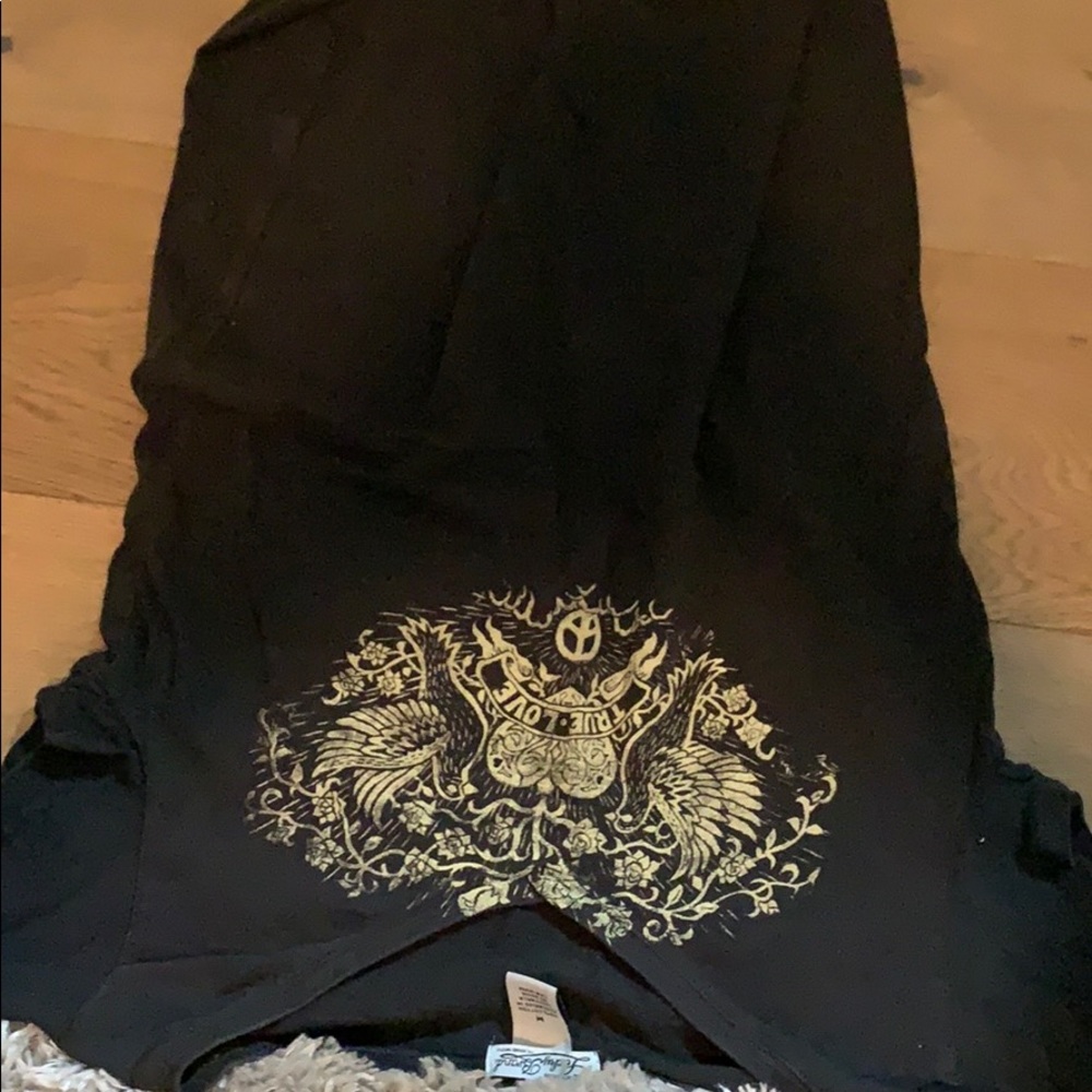 Black tee shirt
